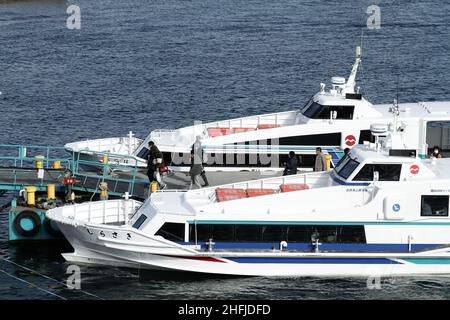 Minamichita, Aichi, Japan, 2022/15/01 , Fähre am Fährhafen Morozaki, der die Inseln Himaka und Shino auf der Halbinsel Chita (Chi Stockfoto