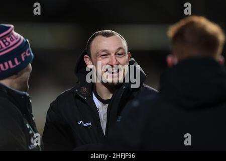 Bradford, Großbritannien. 16th Januar 2022. Matty Dawson-Jones (2) von Bradford Bulls spricht nach dem Spiel in Bradford, Großbritannien, am 1/16/2022 mit Brett Hodgson Head Coach von Hull FC. (Foto von James Heaton/News Images/Sipa USA) Quelle: SIPA USA/Alamy Live News Stockfoto
