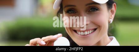 Attraktive Spieler in Mütze Stockfoto