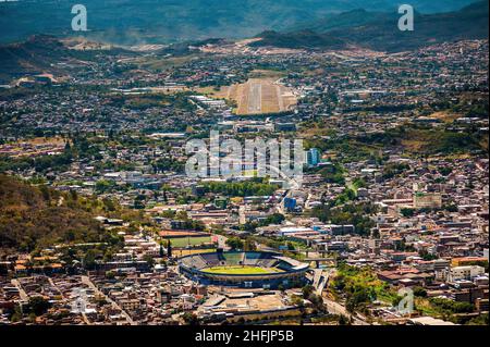 Tegucigalpa ist die Hauptstadt von Honduras. Es liegt in einem zentralen Tal, umgeben von Bergen, und ist für seine spanische Kolonialarchitektur bekannt. Stockfoto