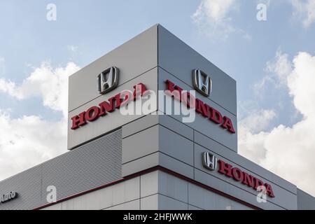 VALENCIA, SPANIEN - 13. JANUAR 2022: Honda ist ein japanischer multinationaler Automobilhersteller Stockfoto