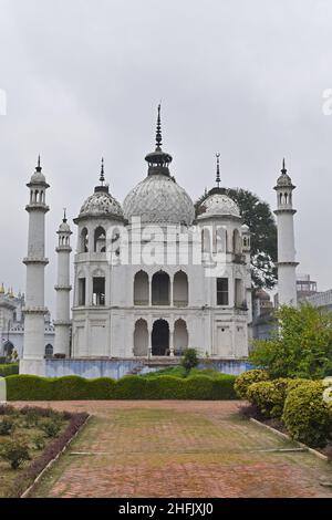 Vorderansicht der Schatzkammer gegenüber dem Grab der Prinzessin Asiya Begum im Husainabad Imambara Komplex, Chota Imambara, Husainabad, Tahseen Ganj, Lucknow Stockfoto