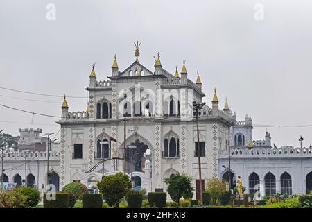 Haupttor Blick von innen von Chota Imambara, Husainabad, Tahseen Ganj, Lucknow, Uttar Pradesh. Stockfoto