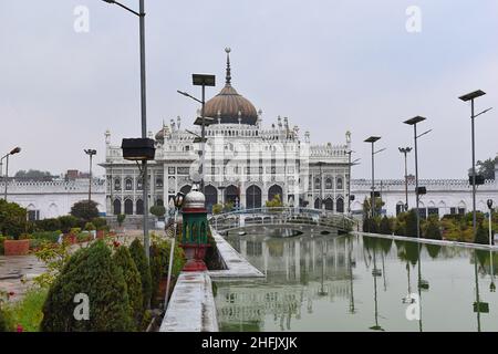 Rückansicht Chota Imambara ursprünglich ein Gemeindehaus für schiitische Muslime. Erbaut von Muhammad Ali Shah, Lucknow, Uttar Pradesh, Indien Stockfoto