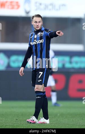 Bergamo, Italien. 16th Januar 2022. Teun Koopmeiners von Atalanta BC zeigt während des Serie-A-Spiels zwischen Atalanta BC und dem FC Internazionale am 16. Januar 2022 im Gebisstadion in Bergamo, Italien. Quelle: Marco Canoniero/Alamy Live News Stockfoto