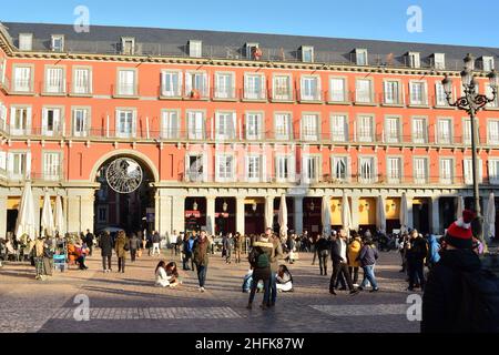 Madrid, Spanien. 16. Januar 2022: Dieser Platz ist einer der ältesten in der spanischen Hauptstadt Stockfoto