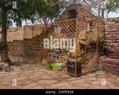 Popenguine, Senegal - Januar 2019: Kapelle der Schwarzen Madonna in der Grotte der Stille im Marienheiligtum in der Nähe der Basilika Notre-Dame de la Stockfoto