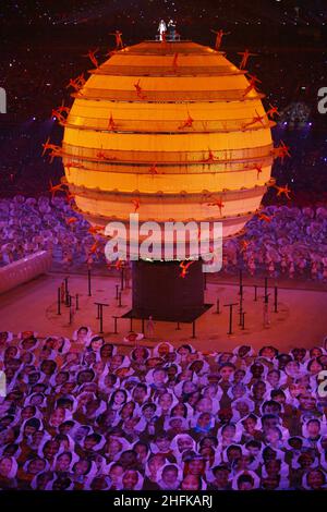 Eröffnungsfeier Eršffnungsfeier im Olympiastadion Olympische Sommerspiele 2008 in Peking olympische Sommerspiele in Peking 2008 Stadion zur Eröffnungsfeier der Olympischen Winterspiele 2022 Nationalstadion © diebilderwelt / Alamy Stock Stockfoto