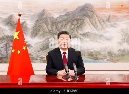 Peking, China. 17th Januar 2022. Der chinesische Präsident Xi Jinping hält eine Sonderrede auf der virtuellen Sitzung des Weltwirtschaftsforums 2022 in Peking, der Hauptstadt Chinas, am 17. Januar 2022. Quelle: Huang Jingwen/Xinhua/Alamy Live News Stockfoto