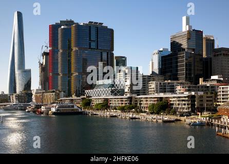 Farbfoto des Hochhauses Barangaroo, Darling Harbour und Sydney CBD, Sydney, New South Wales, Australien, 2021. Stockfoto