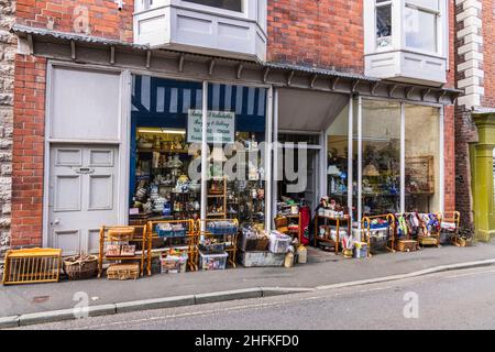 Antiquitätengeschäft und Sammlerstücke aus zweiter Hand in Much Wenlock, Shropshire, England Stockfoto