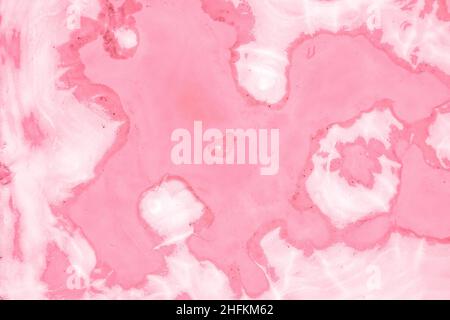 Luftaufnahme eines gefrorenen Sees. Abstrakter pastellrosa Hintergrund. Pazifischer Rosa Hintergrund. Stockfoto