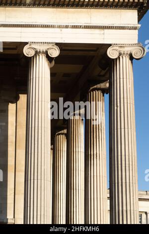 Das British Museum ist ein öffentliches Museum, das sich der Geschichte, Kunst und Kultur der Menschen widmet und sich im Londoner Stadtteil Bloomsbury befindet Stockfoto