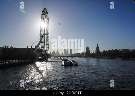 Das London Eye und die Themse in London. Bilddatum: Montag, 17. Januar 2022. Stockfoto