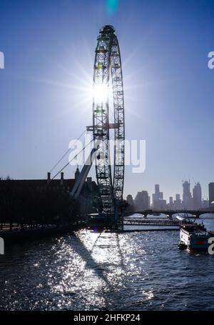 Das London Eye und die Themse in London. Bilddatum: Montag, 17. Januar 2022. Stockfoto