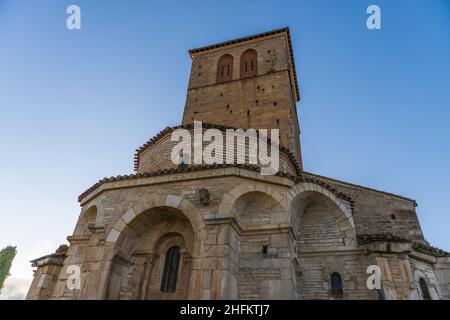 Die Basilika Saint-Just de Valcabrère ist ein romanisches Gebäude aus dem 11th. Und 12th. Jahrhundert in Valcabrère, Haute Garonne, Oskitanie, Frankreich Stockfoto