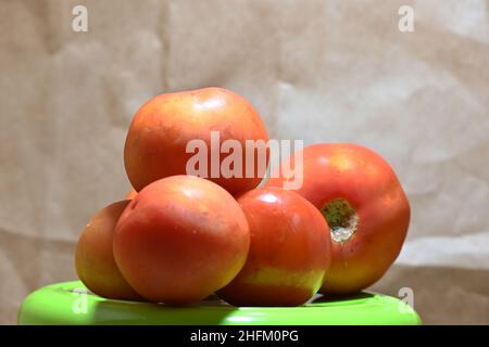 Rot gereifte große Tomate Stockfoto