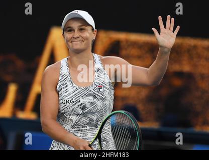 Melbourne, Australien. 17th Januar 2022. Rod Laver Arena Melbourne Park Tag 1 Ash Barty (AUS) gewinnt erstes Rundenspiel Credit: Roger Parker/Alamy Live News Stockfoto