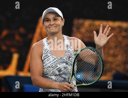 Melbourne, Australien. 17th Januar 2022. Rod Laver Arena Melbourne Park Tag 1 Ash Barty (AUS) gewinnt erstes Rundenspiel Credit: Roger Parker/Alamy Live News Stockfoto