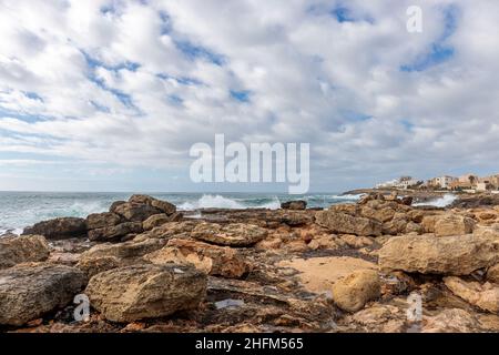 Felsküste in Colònia de Sant Jordi, Mallorca, Balearen, Spanien Stockfoto