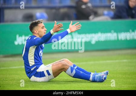 Rodrigo ZALAZAR (GE) Geste, Geste, klagte, Fußball 2nd Bundesliga, 19th Spieltag, FC Schalke 04 (GE) - Holstein Kiel (KI), am 16th. Januar 2022 in Gelsenkirchen. #die DFL-Vorschriften verbieten die Verwendung von Fotos als Bildsequenzen und/oder quasi-Video # Â Stockfoto