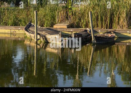 Catarroja traditioneller Bootshafen (Pier) in Valencia Albufera bei Sonnenuntergang Stockfoto