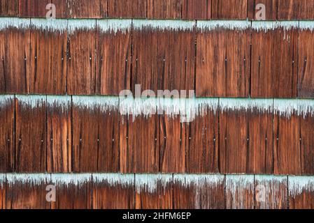 Verwitterte Zedernholz schüttelt auf einem alten Haus im Nordosten von Oregon. Stockfoto