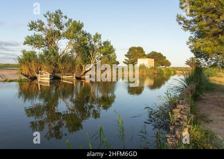 Catarroja traditioneller Bootshafen (Pier) in Valencia Albufera bei Sonnenuntergang Stockfoto