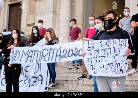 Mauro Scrobogna /LaPresse June 05, 2020&#xa0; Rom, Italien Nachrichten Ausbruch des Coronavirus: Auf dem Bild: bildungsministerium, Moment des Protests, der in italienischen Städten von Studenten organisiert wird, die die Abschlussprüfung der Sekundarstufe ablegen sollten Stockfoto