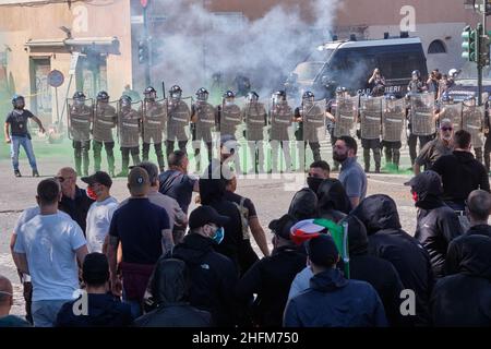 Mauro Scrobogna /LaPresse June 06, 2020&#xa0; Rom, Italien Nachrichtendemonstration Ultras Fußball-Fans im Bild: Zusammenstöße mit der Strafverfolgung Stockfoto