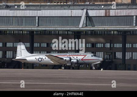 Douglas c-54 Skymaster US Air Force Aircraft in Berlin Tempelhof Stockfoto