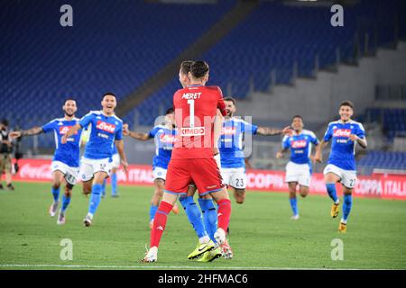 Foto Alfredo Falcone - LaPresse17/06/2020 Roma ( Italia)Sport CalcioJuventus - NapoliFiinale Coppa Italia Coca Cola 2019 2020 - Stadio Olimpico di RomaNella foto:esultanza napoliFoto Alfredo Falcone - LaPresse17/06/2020 Roma (Italien)Sport SoccerJuventus - NapoliDer italienische Coca-Cola-Cup-Finale 2019 2020 - Olimpico-Stadion von Romain feiert das Bild:napoli Stockfoto