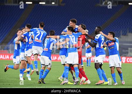 Foto Alfredo Falcone - LaPresse17/06/2020 Roma ( Italia)Sport CalcioJuventus - NapoliFiinale Coppa Italia Coca Cola 2019 2020 - Stadio Olimpico di RomaNella foto:esultanza napoliFoto Alfredo Falcone - LaPresse17/06/2020 Roma (Italien)Sport SoccerJuventus - NapoliDer italienische Coca-Cola-Cup-Finale 2019 2020 - Olimpico-Stadion von Romain feiert das Bild:napoli Stockfoto