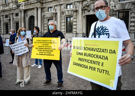 Claudio Furlan - LaPresse 17 June 2020 Milano (Italien) News Gastronomen und Restaurantbesitzer protestieren für die Wirtschaftskrise in der Gemeinde Mailand Stockfoto