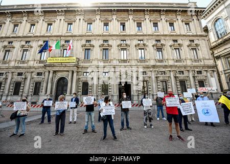 Claudio Furlan - LaPresse 17 June 2020 Milano (Italien) News Gastronomen und Restaurantbesitzer protestieren für die Wirtschaftskrise in der Gemeinde Mailand Stockfoto