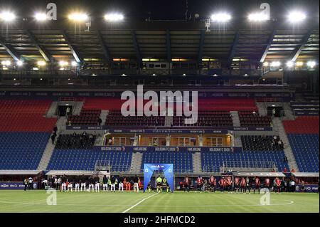 Massimo Paolone/LaPresse 22. Juni 2020 Bologna, Italien Sportfußball Bologna vs Juventus - Italienische Fußballmeisterschaft Liga A Tim 2019/2020 - stadio Renato Dall'Ara Stadion im Bild: Mannschaften betreten den Fußballplatz für das Spiel Stockfoto