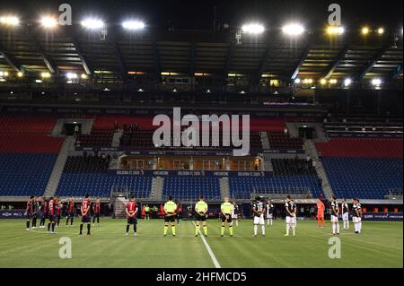 Massimo Paolone/LaPresse 22. Juni 2020 Bologna, Italien Sportfußball Bologna vs Juventus - Italienische Fußballmeisterschaft Liga A Tim 2019/2020 - stadio Renato Dall'Ara Stadion im Bild: Es wird eine Schweigeminute für Gazzoni Frascara beobachtet Stockfoto