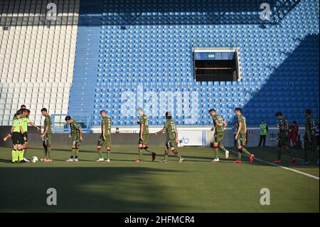 Massimo Paolone/LaPresse 23. Juni 2020 Ferrara, Italien Sportfußball Spal vs Cagliari - Italienische Fußballmeisterschaft League A Tim 2019/2020 - Stadion Paolo Mazza im Bild: Mannschaften betreten den Fußballplatz für das Spiel Stockfoto