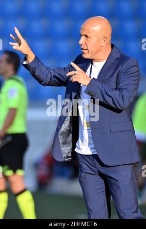 Massimo Paolone/LaPresse 23. Juni 2020 Ferrara, Italien Sportfußball Spal vs Cagliari - Italienische Fußballmeisterschaft League A Tim 2019/2020 - Stadion Paolo Mazza auf dem Bild: Luigi Di Biagio (Spal) ruft Anweisungen an seine Spieler Stockfoto