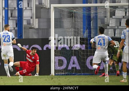 Massimo Paolone/LaPresse 23. Juni 2020 Ferrara, Italien Sportfußball Spal vs Cagliari - Italienische Fußballmeisterschaft League A Tim 2019/2020 - Stadion Paolo Mazza im Bild: Giovanni Simeone (Cagliari Calcio) Tor 0-1 Stockfoto