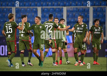 Massimo Paolone/LaPresse 23. Juni 2020 Ferrara, Italien Sportfußball Spal vs Cagliari - Italienische Fußballmeisterschaft League A Tim 2019/2020 - Stadion Paolo Mazza auf dem Bild: Die Spieler von Cagliari feiern den Sieg Stockfoto