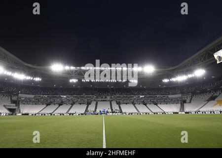 Foto LaPresse - Fabio Ferrari 26 Giugno 2020, Turin, Italia Sport Calcio Juventus FC vs Lecce - Campionato di calcio Serie A Tim 2019/2020 - Allianz Stadium. Nella foto:schieramento 26. Juni 2020 Turin, Italien Sportfußball Juventus FC vs Lecce - Italienische Fußballmeisterschaft League A Tim 2019/2020 - Allianz Stadium. In der Bildzeile Stockfoto