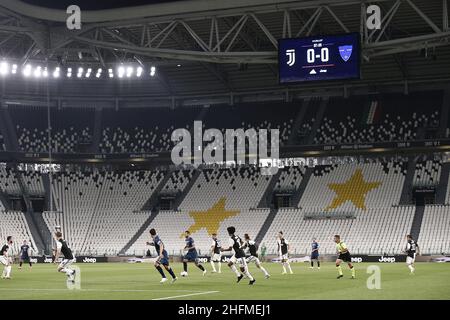 Foto LaPresse - Fabio Ferrari 26 Giugno 2020, Turin, Italia Sport Calcio Juventus FC vs Lecce - Campionato di calcio Serie A Tim 2019/2020 - Allianz Stadium. Nella foto:azione 26. Juni 2020 Turin, Italien Sportfußball Juventus FC vs Lecce - Italienische Fußballmeisterschaft League A Tim 2019/2020 - Allianz Stadium. Im Bild:Aktion Stockfoto