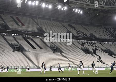 Foto LaPresse - Fabio Ferrari 26 Giugno 2020, Turin, Italia Sport Calcio Juventus FC vs Lecce - Campionato di calcio Serie A Tim 2019/2020 - Allianz Stadium. Nella foto:azione 26. Juni 2020 Turin, Italien Sportfußball Juventus FC vs Lecce - Italienische Fußballmeisterschaft League A Tim 2019/2020 - Allianz Stadium. Im Bild:Aktion Stockfoto