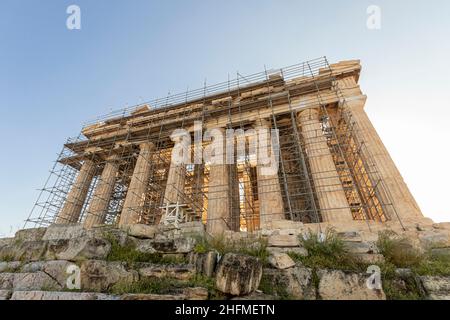 Athen, Griechenland. Der Parthenon, ein ehemaliger Tempel auf der Athener Akropolis, der der Göttin Athene geweiht Stockfoto