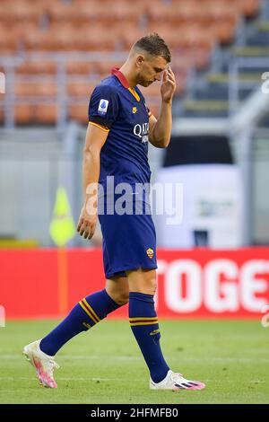 Fabio Rossi/AS Roma/LaPresse 28/06/2020 Mailand (Italien) Sport Soccer Mailand-Roma Italienische Fußball-Meisterschaft Liga Serie A Tim 2019/2020 - San Siro Stadion im Bild: Edin Dzeko Stockfoto