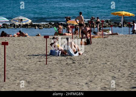 Mauro Scrobogna /LaPresse 29. Juni 2020&#xa0; Rom, Italien Nachrichten Ostia - Lido von Rom im Bild: Badegäste an den Stränden von Ostia Stockfoto