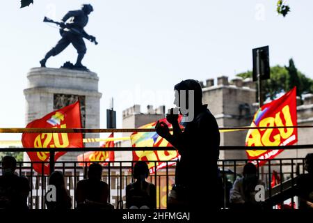 Cecilia Fabiano/LaPresse 30. Juni 2020 Rom (Italien) Nachrichten Demonstration der Flugarbeiter im Bild: Die Demonstranten vor dem Verkehrsministerium Stockfoto