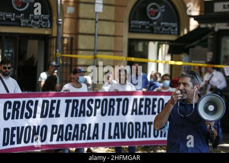 Cecilia Fabiano/LaPresse 30. Juni 2020 Rom (Italien) Nachrichten Demonstration der Flugarbeiter im Bild: Die Demonstranten vor dem Verkehrsministerium Stockfoto