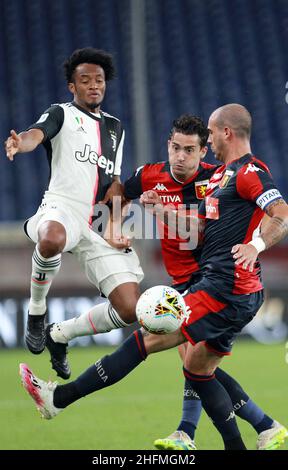 LaPresse - Tano Pecoraro 30 Juni 2020 Stadt Genua - (Italien) Sport Soccer Genua vs Juventus Italienische Fußballmeisterschaft Liga A Tim 2019/2020 - "Luigi Ferraris" Stadion im Bild: cuadrado juan Stockfoto